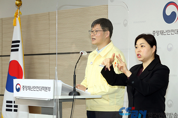 정부 “확진자 늘어도 의료체계 여력 충분하면 일상회복 다시 시도”