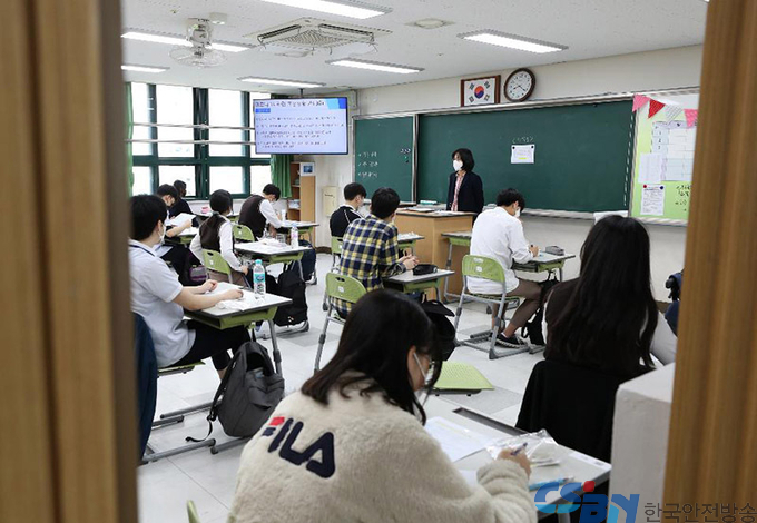 교사가 학생 학업·인성 등에 훈계 가능…초중등교육법 시행령 개정