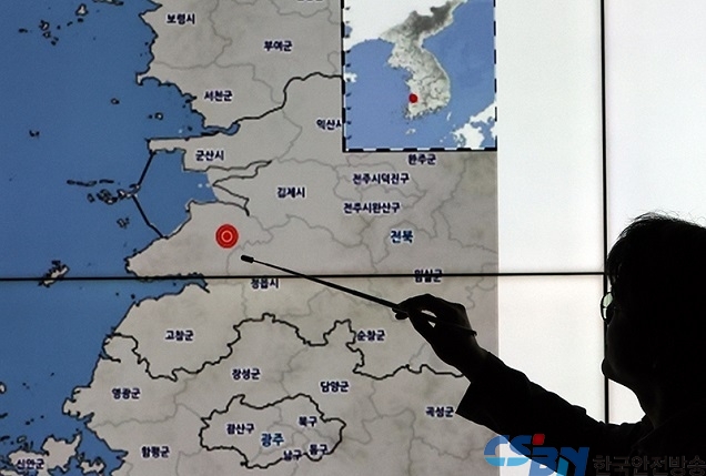 대통령 “지진 피해상황 신속 파악…비상대응태세 점검” 지시