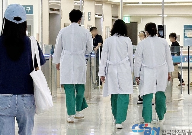 정부 “집단휴진 않도록 끝까지 설득…환자 곁 지켜달라”