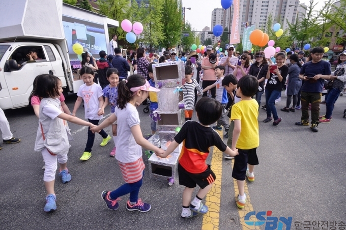 고양시민퍼레이드 참가한 워크숍 학생들의 퍼포먼스