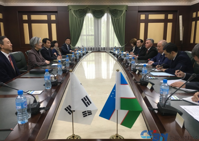 강경화 외교장관 우즈베키스탄 공식 방문